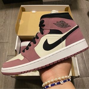 SOLD-Jordan 1 Mid Mulberry